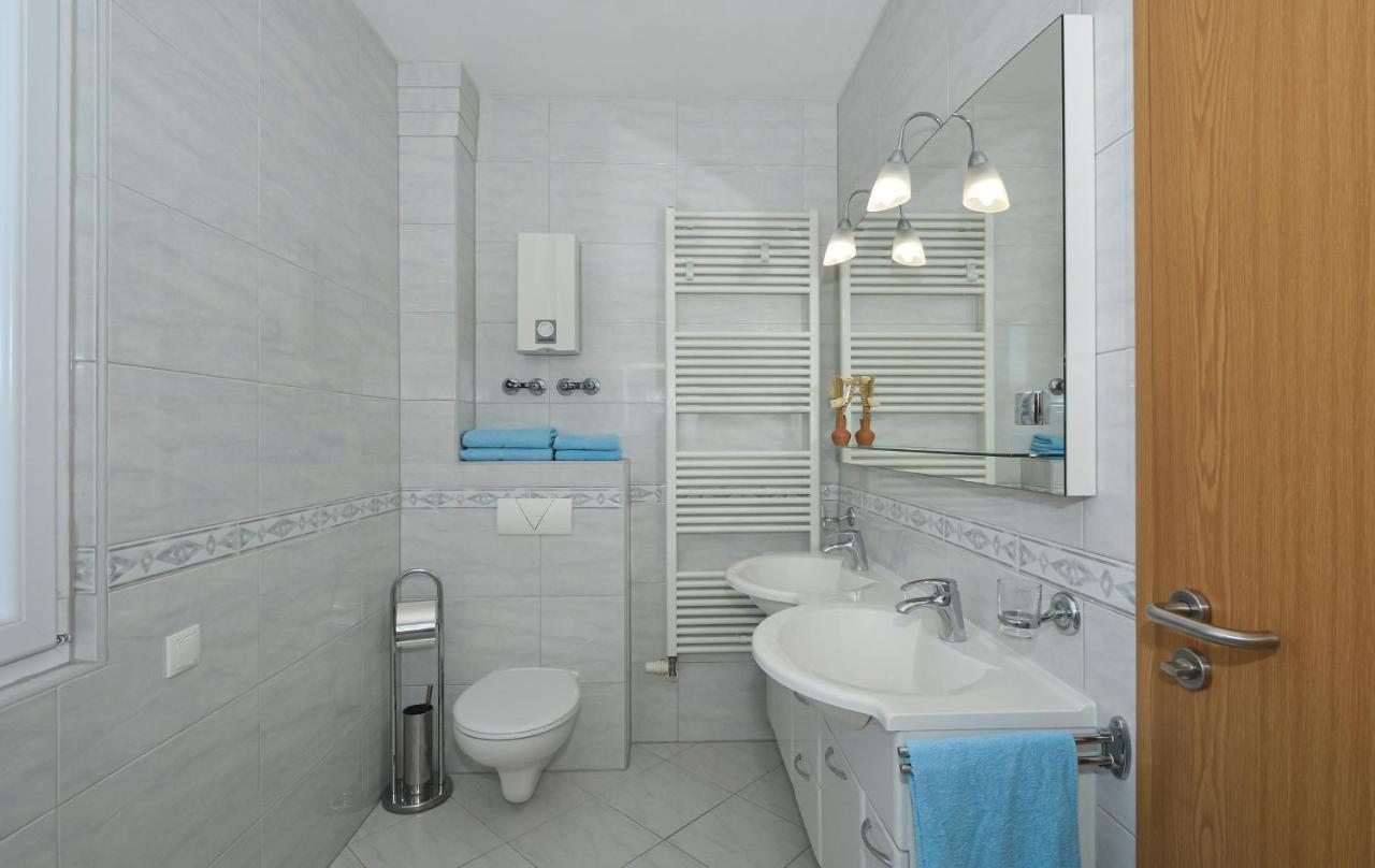 Villa Klaudia Трогир Экстерьер фото